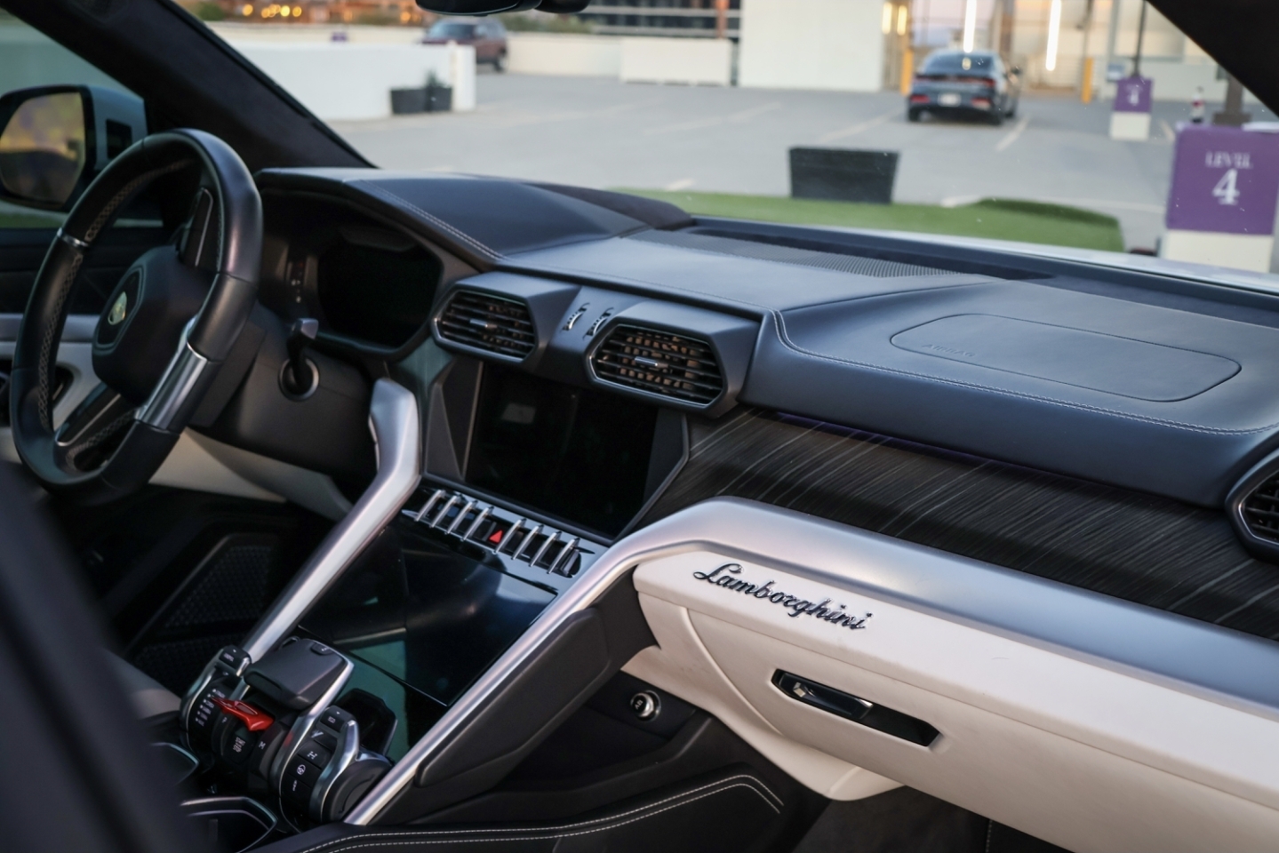 2025 Lamborghini Urus S photo 5 - BExotic Scottsdale, AZ