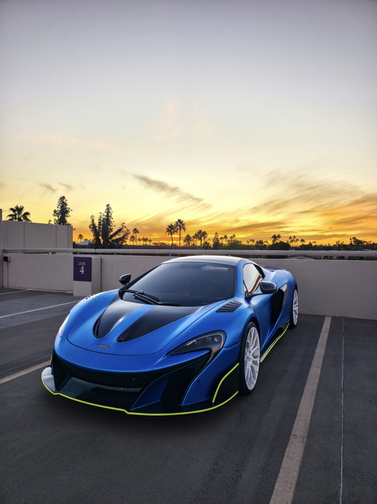 McLaren 650S Spider photo 2 - BExotic Scottsdale, AZ