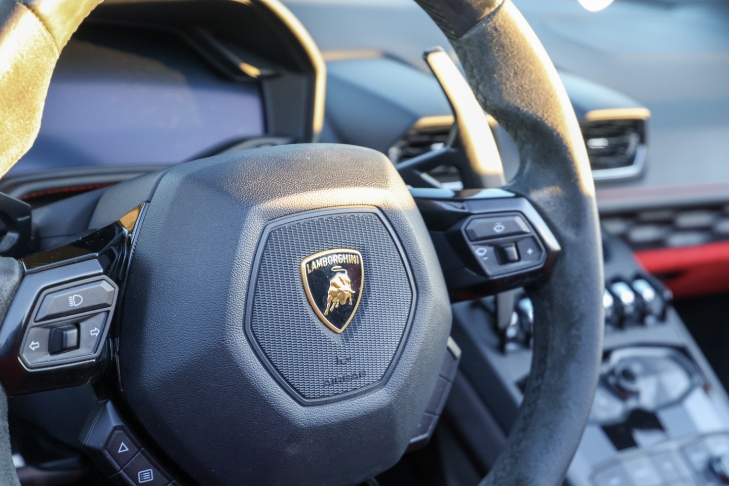 2021 Lamborghini Huracan Spyder photo 8 - BExotic Scottsdale, AZ