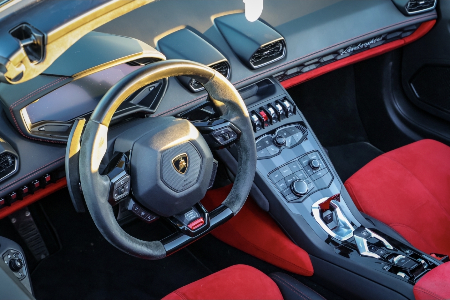 2021 Lamborghini Huracan Spyder photo 9 - BExotic Scottsdale, AZ