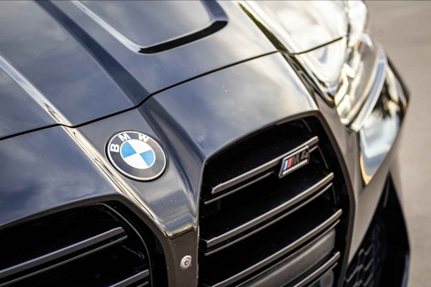 BMW M4 Competition photo 2 - BExotic Scottsdale, AZ