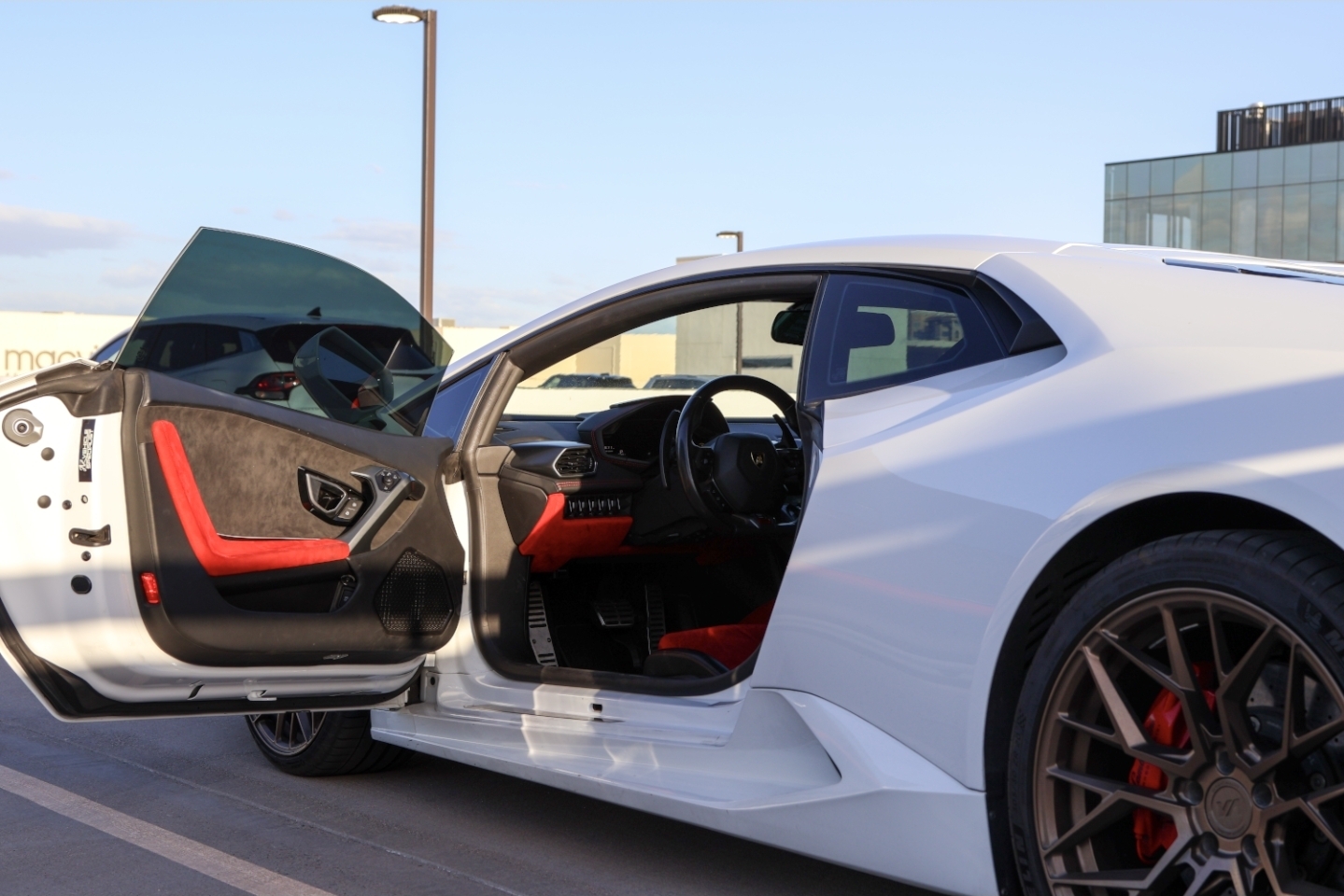 Lamborghini Huracan LP 610-4 Coupe photo 9 - BExotic Scottsdale, AZ