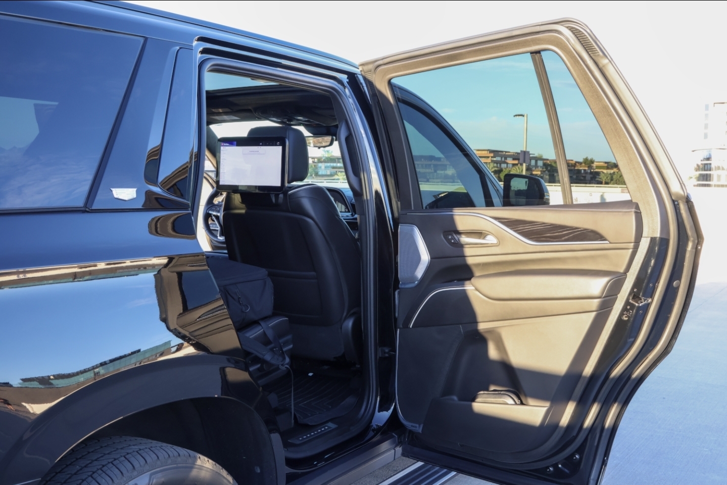 Cadillac Escalade-V photo 5 - BExotic Scottsdale, AZ